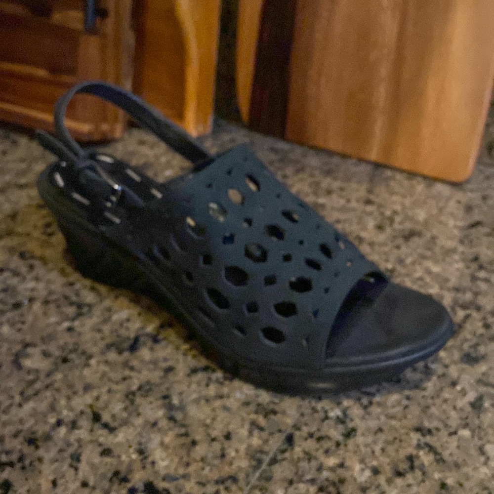 B. Makowsky platform wedge black leather sandals size 10 W